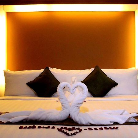 The Ritz Hotel At Garden Oases Davao City Extérieur photo