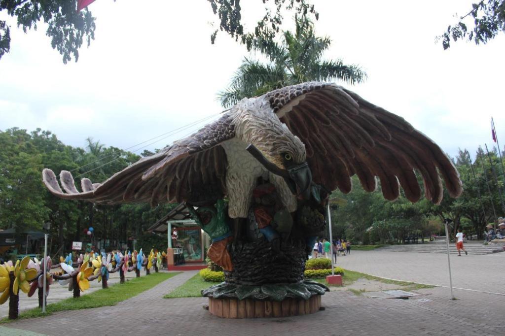 The Ritz Hotel At Garden Oases Davao City Extérieur photo