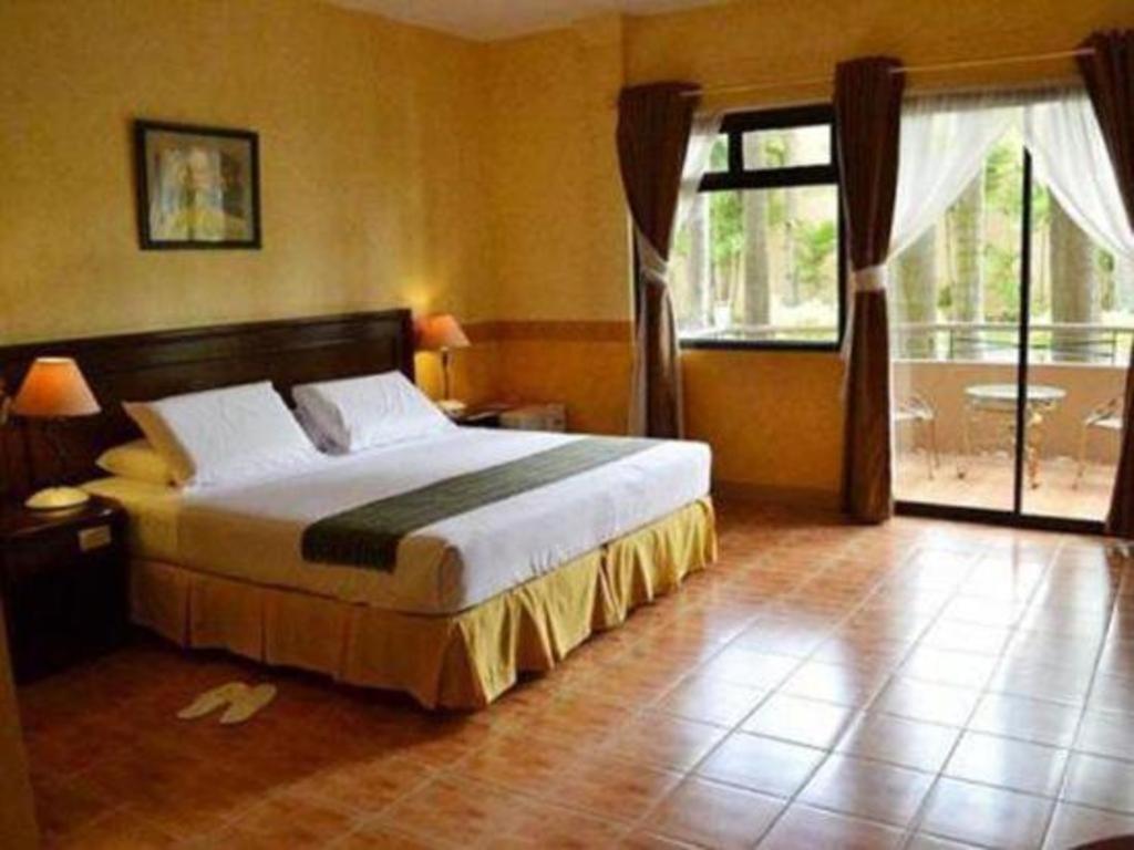 The Ritz Hotel At Garden Oases Davao City Extérieur photo