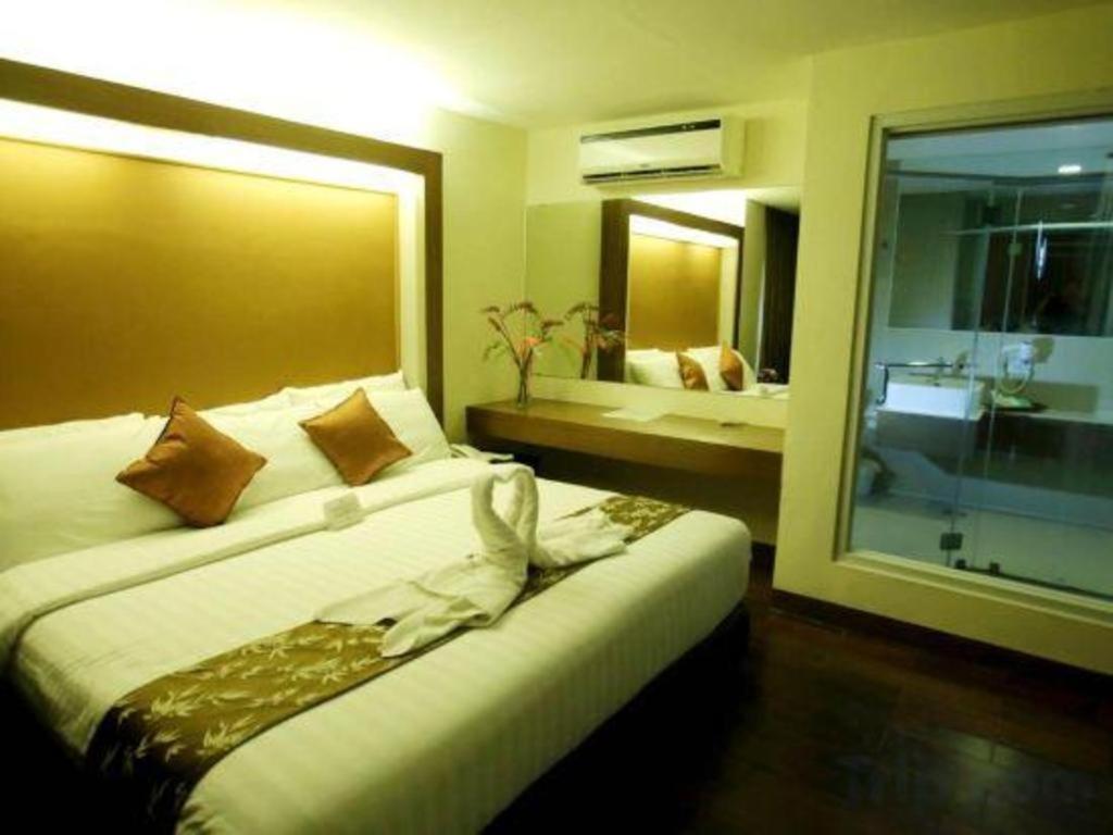 The Ritz Hotel At Garden Oases Davao City Extérieur photo