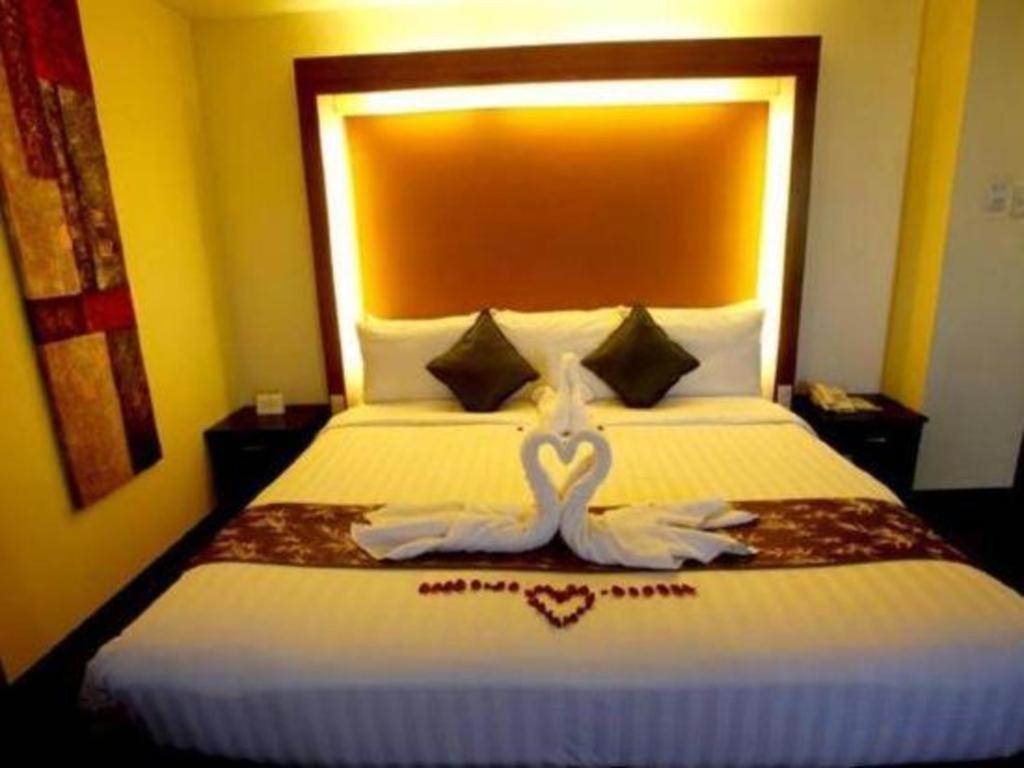 The Ritz Hotel At Garden Oases Davao City Extérieur photo