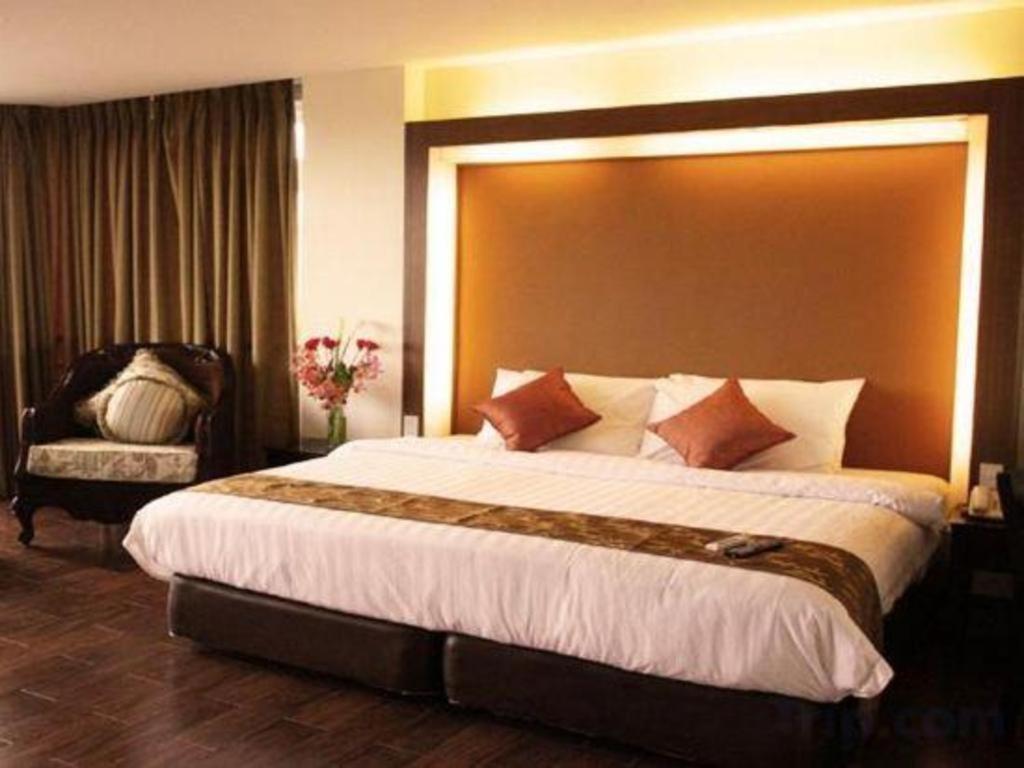 The Ritz Hotel At Garden Oases Davao City Extérieur photo
