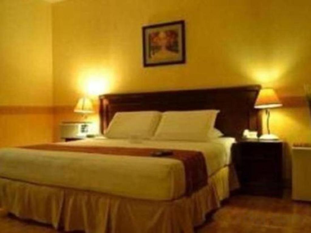 The Ritz Hotel At Garden Oases Davao City Extérieur photo