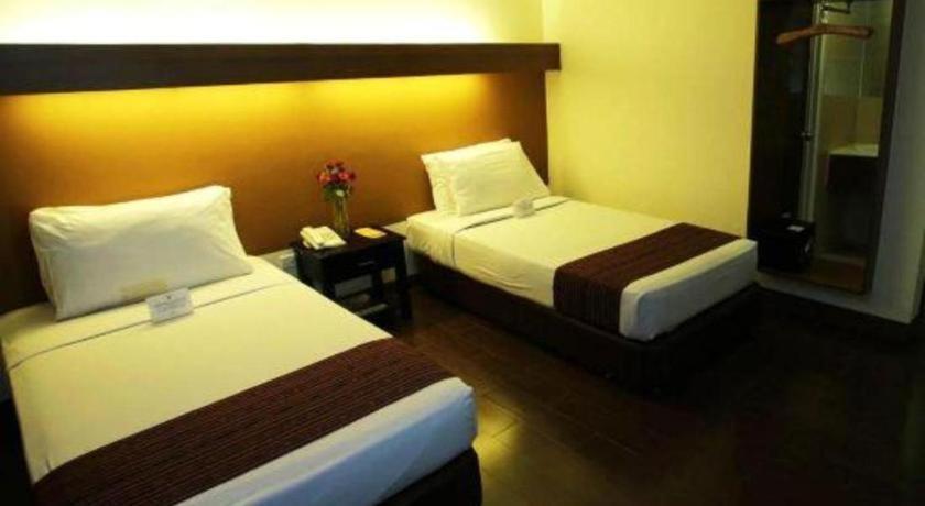 The Ritz Hotel At Garden Oases Davao City Extérieur photo