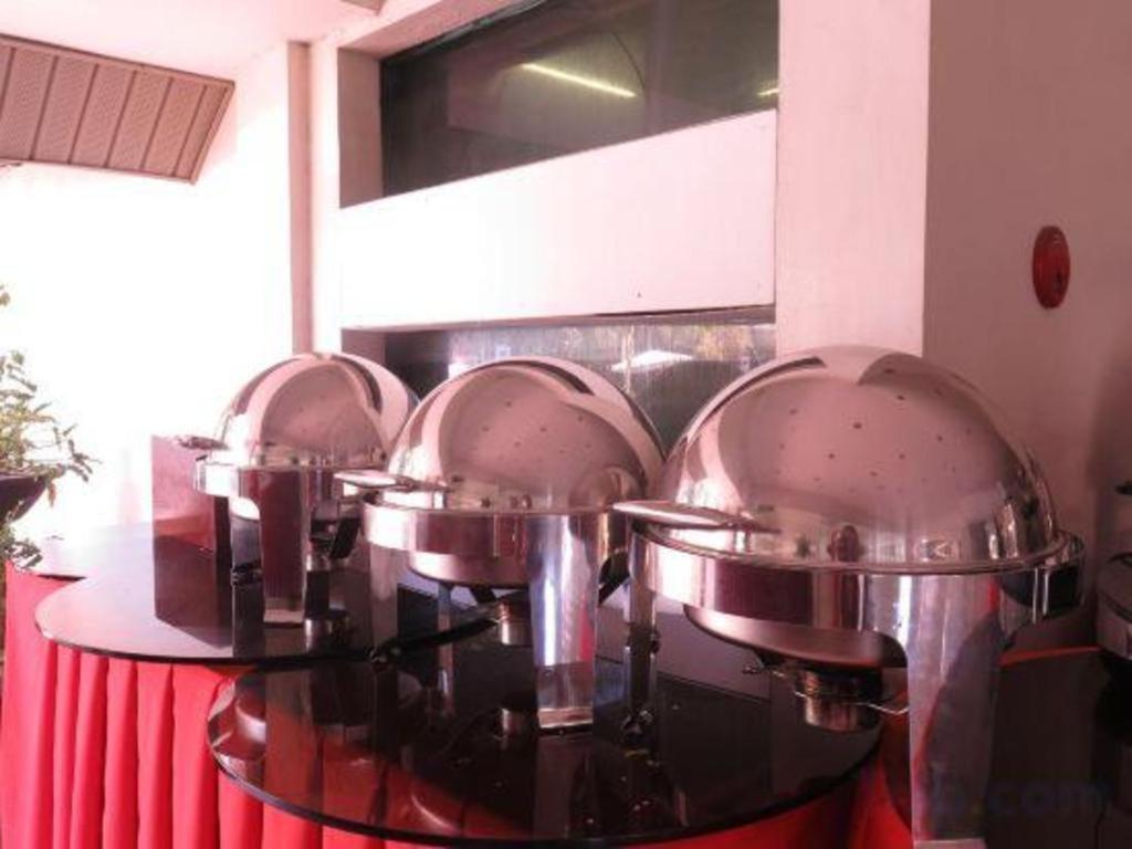 The Ritz Hotel At Garden Oases Davao City Extérieur photo