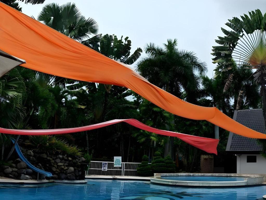 The Ritz Hotel At Garden Oases Davao City Extérieur photo