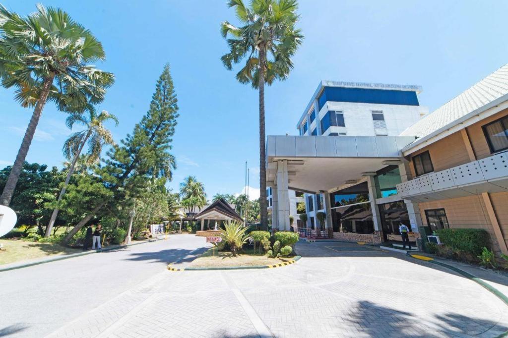 The Ritz Hotel At Garden Oases Davao City Extérieur photo