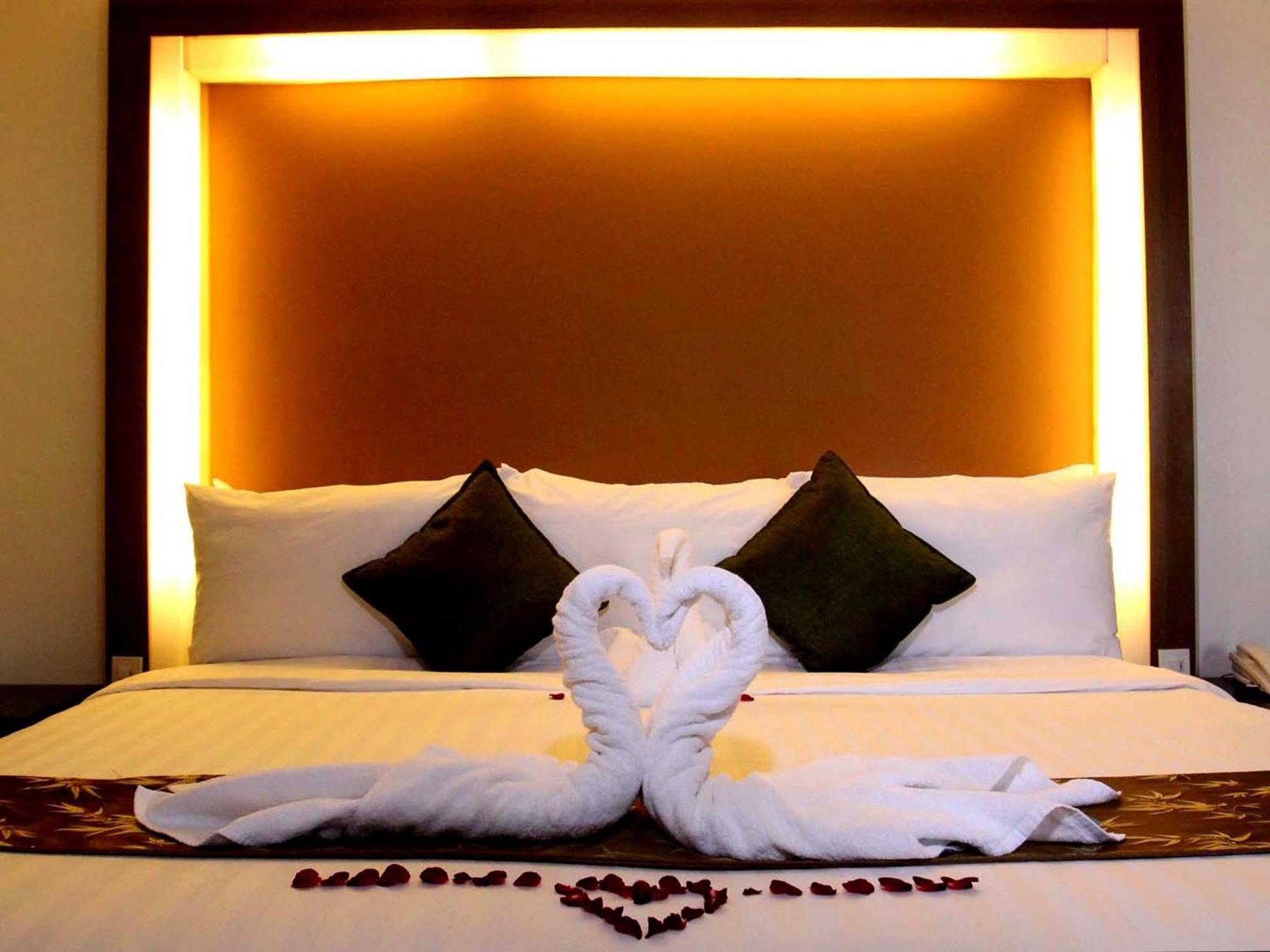 The Ritz Hotel At Garden Oases Davao City Extérieur photo
